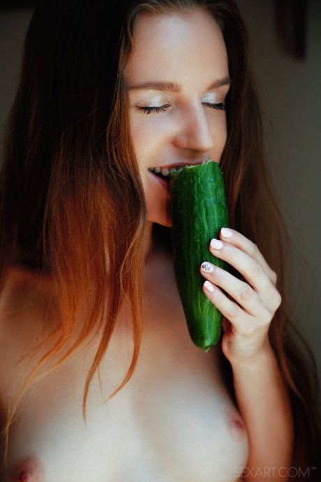 Explore Free SexArt Nude Pics Featuring Stunning Model Sofi